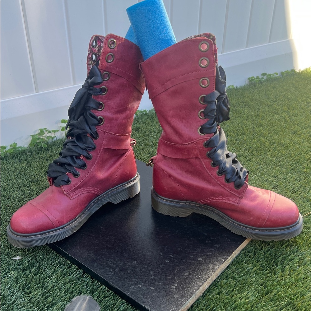 Dr. Martens 12-eyelet boot. Size 8 - Picture 2 of 12